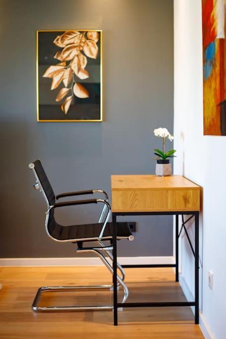 80 Sqm Flat With Terrace And 15min To Fair And 5min To Old Town Düsseldorf