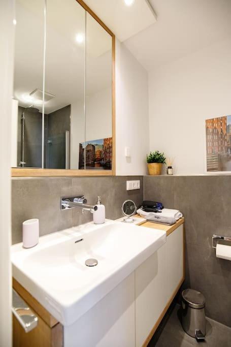 80 Sqm Flat With Terrace And 15min To Fair And 5min To Old Town * Düsseldorf